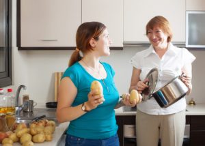 Selbst Kochen kann eine Art sein, etwas Gutes zu tun - wenn man dadurch Menschen zusammenbringt