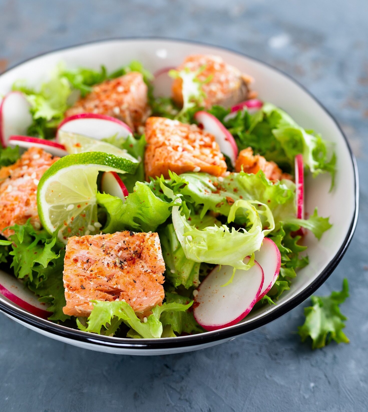 Bunter Wintersalat mit Sesamlachs - Remifemin